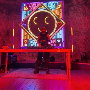 DJ