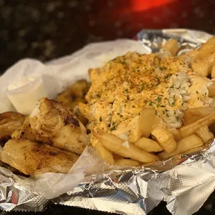 Plain grilled chicken wings and the infamous lump crab fries.