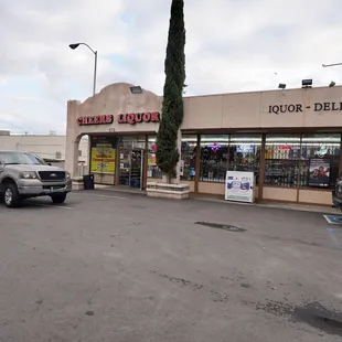the outside of a liquor store