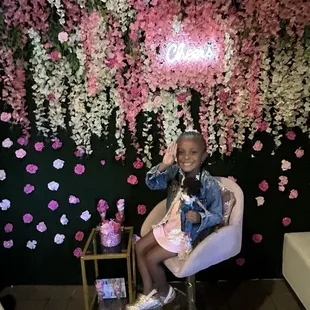 Beautiful back drop. Great ambiance