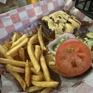 The Pub Burger was excellent.