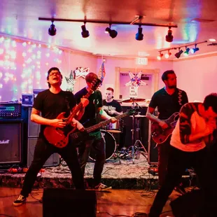 CRASHBOMB! https://www.youtube.com/channel/UC8OtPbzRRchehwN_pyMs3LQ/videos https://crashbomb.bandcamp.com/album/power-up