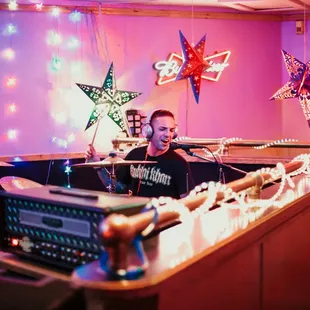 CRASHBOMB! https://www.youtube.com/channel/UC8OtPbzRRchehwN_pyMs3LQ/videos https://crashbomb.bandcamp.com/album/power-up