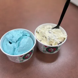 Blue moon ice cream and chocolate chip cookie dough. Small size