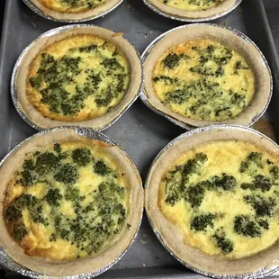 Broccoli and Cheddar Quiche.... YUM!