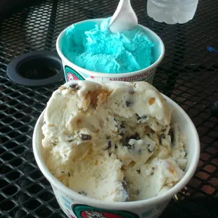 Blue Moon and fat Elvis