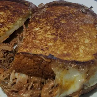 pulled pork, sweet &amp; spicy barbecue, American cheese, mozzarella around edges to deliver an amazing bite everytime