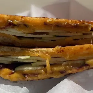 Phat Apple (feature sandwich not always available) thinly sliced Granny Smith apples,drizzled in honey, bacon and cheddar cheese.