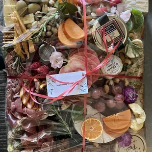 The medium cheese platter. Assorted type