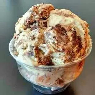 Artisanal Caramel Chocolate Cheesecake Ice Cream