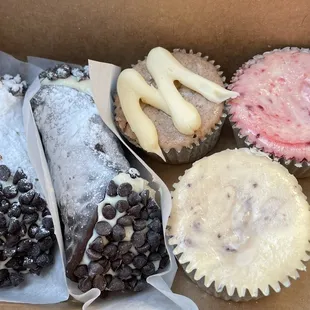 Original and chocolate-dipped &quot;cannolis,&quot; cinnamon roll, raspberry swirl, and blueberry swirl cheesecake bites