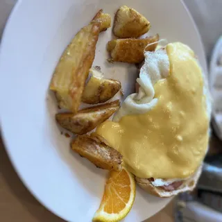 Cheeser's Traditional Benedict