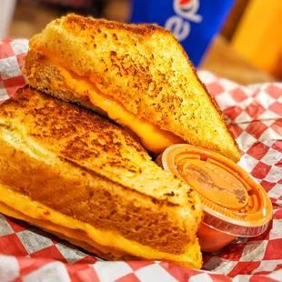 Grilled cheese sandwich