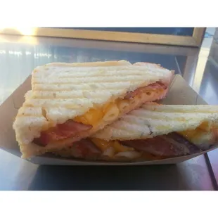 Mac n cheese sandwhich