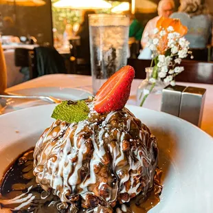 Small Roasted Pecan Ice Cream Ball