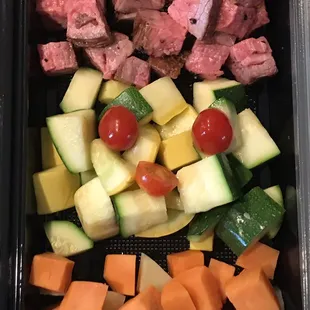 Bbq tri-tip with sweet potato and fresh veggies