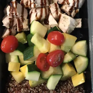 Balsamic chicken breast, quinoa, with fresh veggies