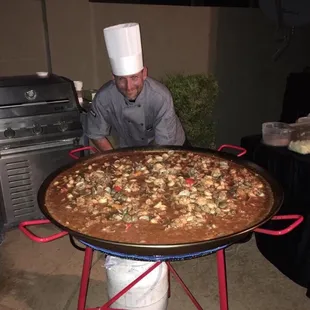 PAELLA MASTERPIECE: CHE F A GOGO does Classic Paella.