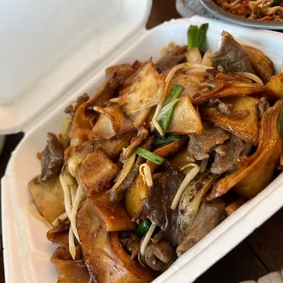 CM7. /Beef Chow Fun