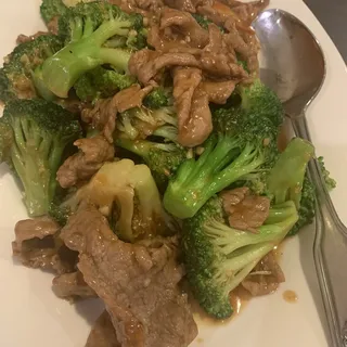 B3. / Beef With Broccoli