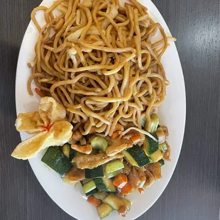 L1. Cashew Chicken Lunch Special with chow mein