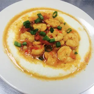 a plate of shrimp and grits