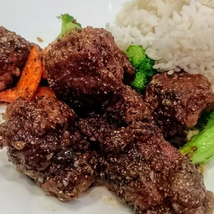 Bo Bo Beef ($9.50) - 4 stars. Good stuff, nice flavor, soft texture to the meat! Veggies &amp; egg roll were bland. Tue lunch 2017-06-27