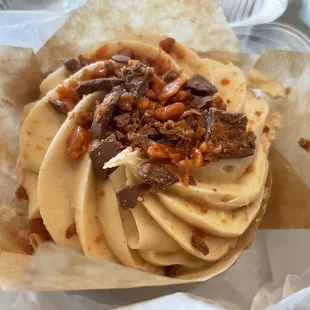 Butterfinger cupcake