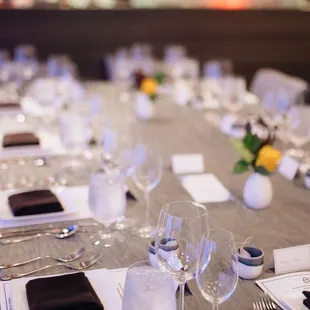Redefined Wedding: Elegant and Simple Table Setup