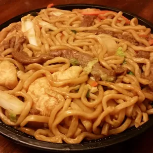 Lo mein with chicken, beef, and ONE shrimp. Extremely bland.