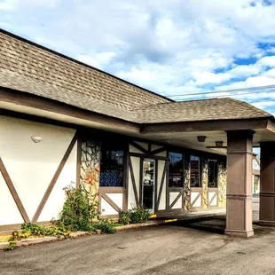 the outside of a restaurant