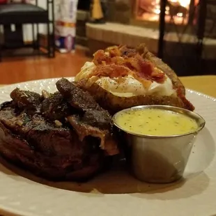 Filet mignon with mushrooms and bearnaise