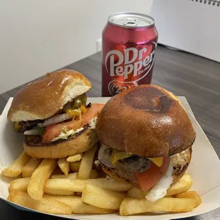 The slider combo meal was great. Tasted so good. Not crazy expensive. Will definitely go to this food truck again!