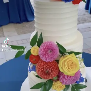Chef Gina did my BFF&apos;s wedding cake, and it went viral on TikTok!