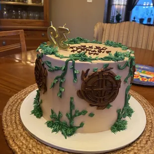 Back of hobbit house inspired birthday cake
