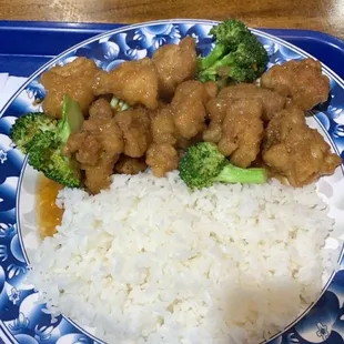 Don&apos;t try the orange chicken (or General Tso&apos;s) which is soggy