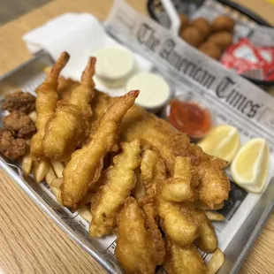 4 seafood combo (fish, calamari, oyster and shrimp)