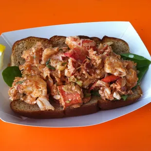 Momma's Creole Lobsta Roll