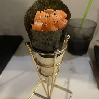 Salmon Hand Roll