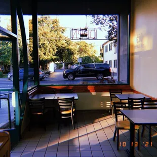 the outside of a restaurant