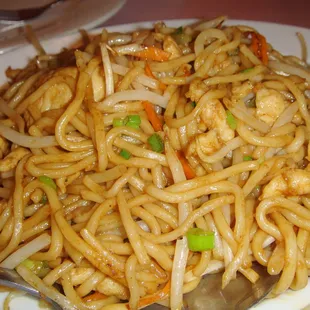 a plate of noodles with meat and vegetables