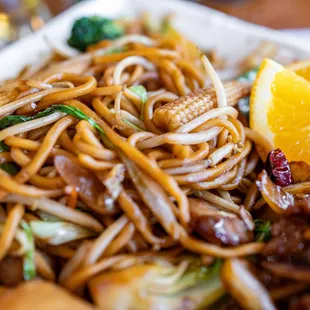 Veggie Chow Mein ($1.75/weekend upgrade)