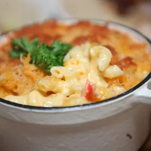 a pot of macaroni and cheese