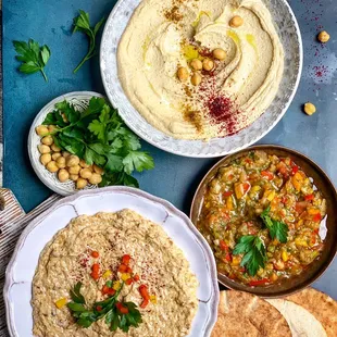 hummus, pita, and pita bread