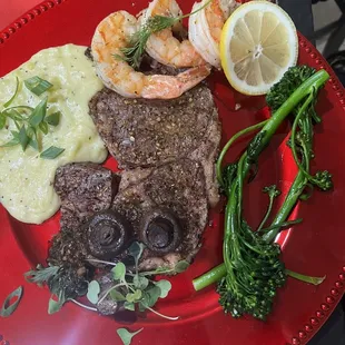 Ribeye steak, broccoli, gumbo shrimp &amp; mashed potatoes. The steak DIDN&apos;T need any sauce AT ALL.