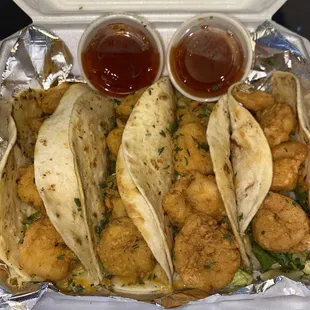 Fried shrimp tacos with Mali sauce