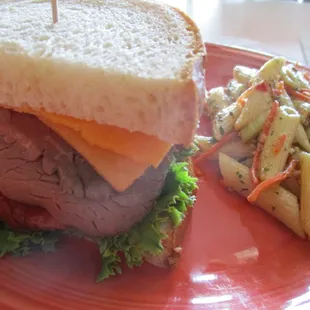 roast beef half with mac salad