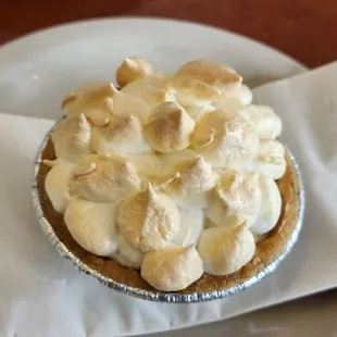 Mini lemon meringue pie