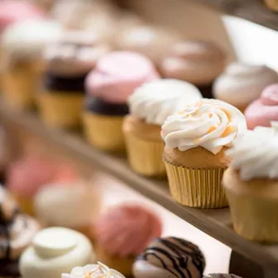 Cupcake towers are the best way to celebrate a wedding,birthday or any special event.
Give a gift of sweetness to your guests