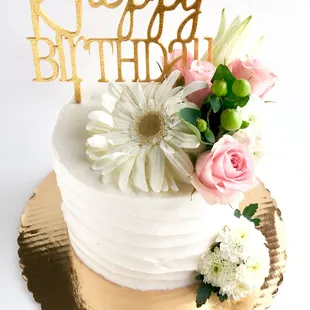 Custom birthday cake for a Baton Rouge client. From weddings,corporate,bridal showers and more give us a call. Vegan/Delivery also.